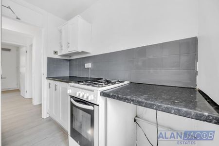 3 bedroom flat to rent - Photo 3