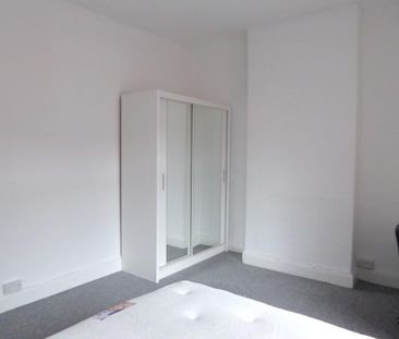 4 bedroom terraced house to rent - Photo 4