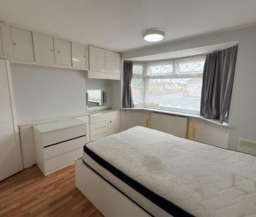 4 bedroom semi-detached house to rent - Photo 3