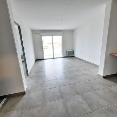 Location Appartement 2 pièces 40m² NIMES 30000 - Photo 2