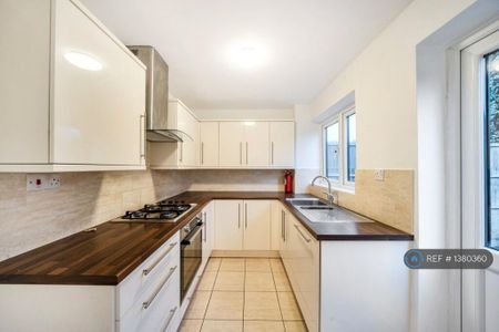 3 bedroom terraced house to rent - Photo 3