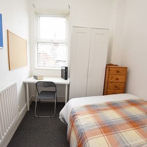 Room 1 - Photo 2