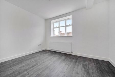 The Broadway, AL1, Hertfordshire - Photo 5