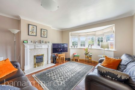 Spencer Close - Photo 2