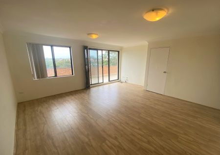 Spacious & Sunny Top Floor 2-Bedroom Unit with Stunning Views - Earlwood - Photo 4