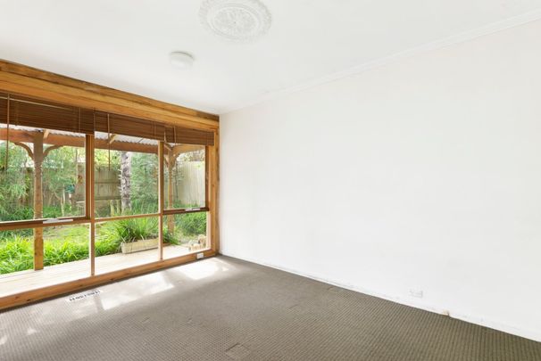 Rustic Country Style Living in the Heart of Doncaster! - Photo 1