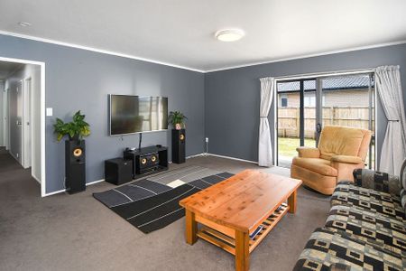 Fully fenced home - Photo 2