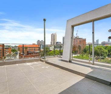 Renovated Studio Apartment with Large Terrace and District Views - Photo 4