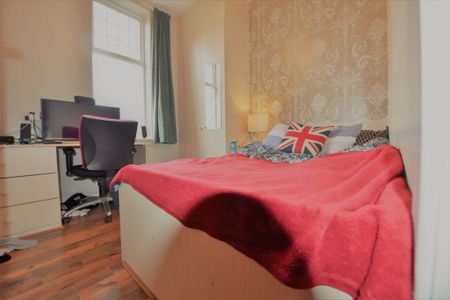 6 bedroom Flat in Hollybank, Leeds - Photo 4