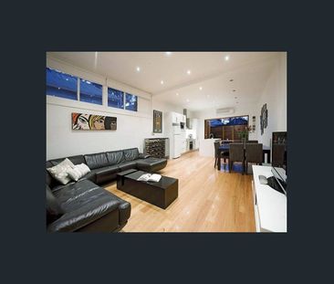 Gorgeous Victorian Charm with city views - Photo 1