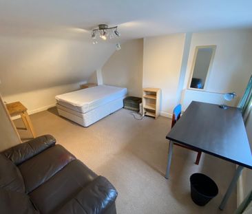 5 Bed Student Accommodation - Photo 2