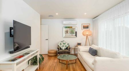 Warm character meets modern comfort on Robinson Street - Photo 5