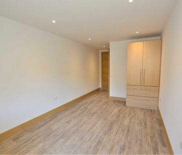 Colindale Avenue - Photo 4