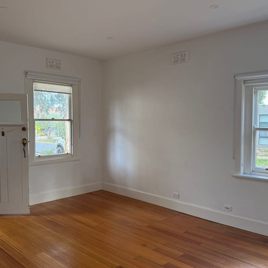 32 Sussex Street, Pascoe Vale South, Vic 3044 - Photo 1