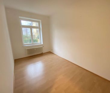 ** Ruhige 3-RWG im 2. OG Tageslichtbad mit Badewanne und Balkon ** ... - Foto 1