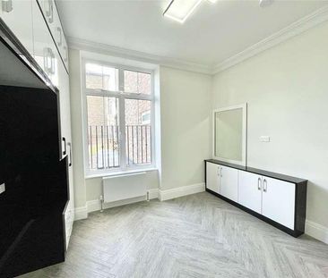 Raised Ground Floor, The Mall, Ealing Broadway, London, W5 - Photo 4