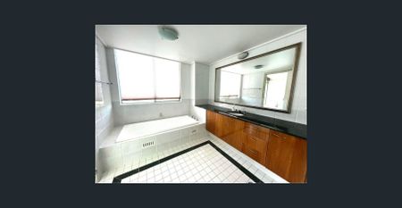 Fully Furnished 3 Bedroom Apartment Raleigh Park Kensington - Photo 2