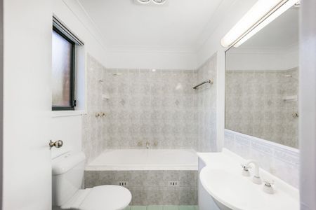 IMMACULATE TOWNHOUSE WITH POOL - Photo 4