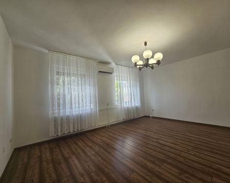 Mecsekoldal-belváros, 3 szobás bútorozatlan lakás kiadó - Fotó 3