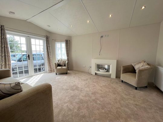 2 bedroom park home to rent - Photo 1