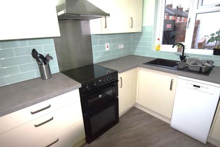1 bedroom in a house share to rent - Photo 2