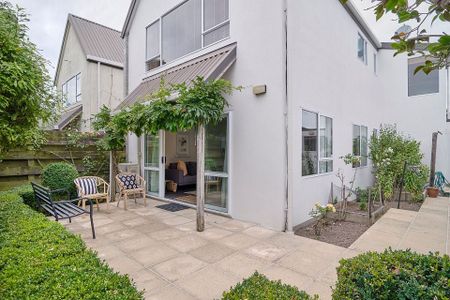 Fully Furnished - Photo 2