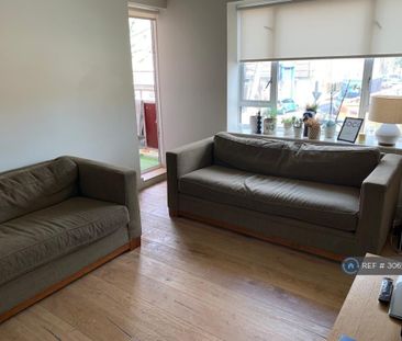 1 bedroom in a flat share to rent - Photo 1