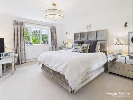 4 bedroom detached house to rent - Photo 2