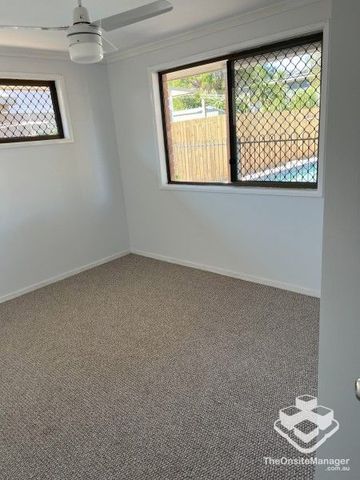 Fresh and Private 3 Bed home with Pool Opposite Bellview Park - Photo 3
