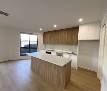 Stunning 3 Bedroom Modern Home! - Photo 5