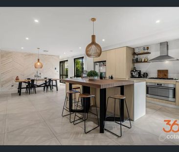 Contemporary Comfort Awaits - Photo 6