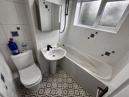 2 Bed Flat, Claremont Road, M6 - Photo 5