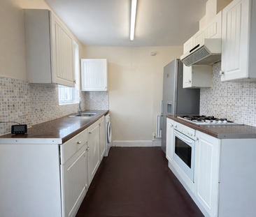 3 bedroom semi-detached house to rent - Photo 4