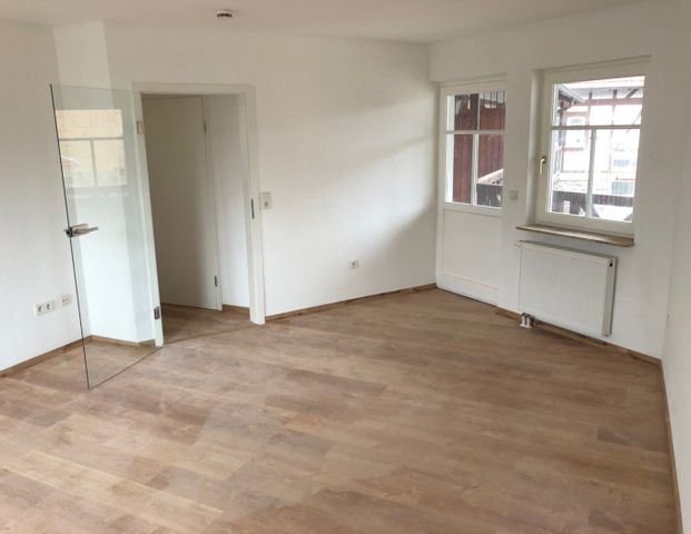 Sanierte 4-Zi.-Wohnung mit Balkon und EBK in Lich-Langsdorf! - Photo 1
