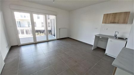 location Appartement T2 DE 37.8m² À ARLES - Photo 2