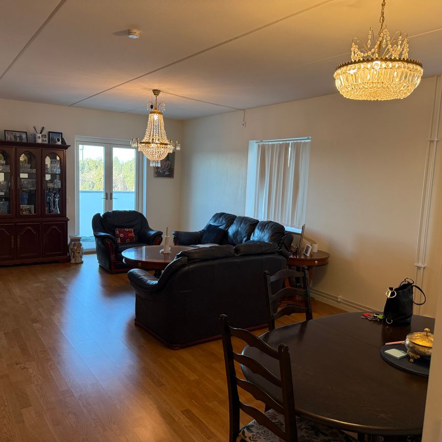 Ekholmsvägen, Skärholmen - Photo 1