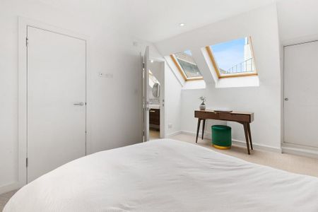 3 bedroom flat to rent - Photo 4