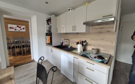 PONTARLIER - APPARTEMENT DE TYPE 3 - GARAGE - BALCON - CAVE - Photo 5