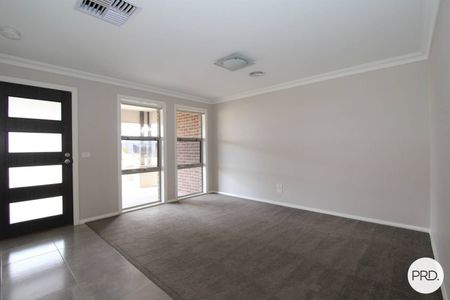 FAMILY HOME WITH THREE SEPARATE LIVING AREAS AND STUDY SPACE - Photo 2