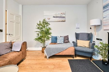 Princess Yellow (From Sept 2025), 27 Princess Street, Portrush, BT56 8AX - Photo 2