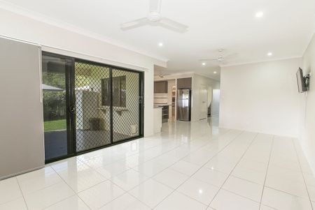 SPACIOUS FAMILY LIVING + MEDIA ROOM + SOLAR + NO REAR NEIGHBOURS - Photo 4