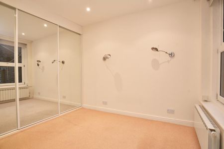 2 bedroom ground floor flat to rent - Photo 3