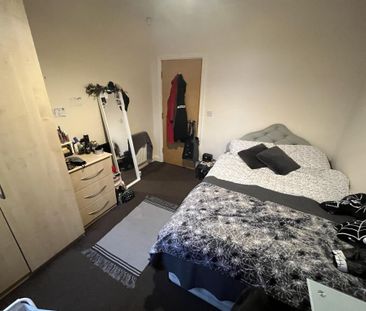 3 bedroom flat to rent - Photo 6