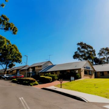 5 Bedroom Townhouse with Ensuite - Photo 1