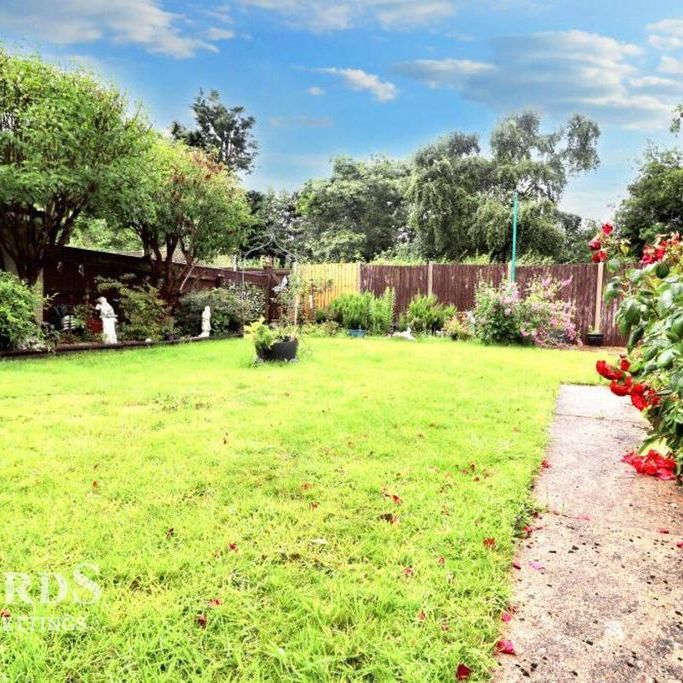 3 bedroom detached bungalow to rent - Photo 1