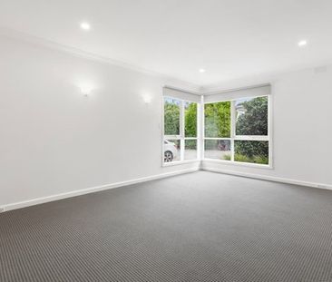 SIX MONTH LEASE AVAILABLE! TWO BEDROOM TOWNHOUSE WITH COURTYARD NEA... - Photo 2