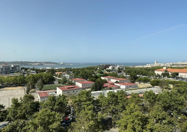 4 Bedroom Apartment with a view, Restelo, Lisboa