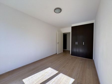 Sublime 4.5 room apartment with included underground parking space - Photo 4