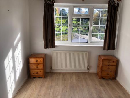 3 Bed Semi-Detached House, Crawley Green Road, LU2 - Photo 5