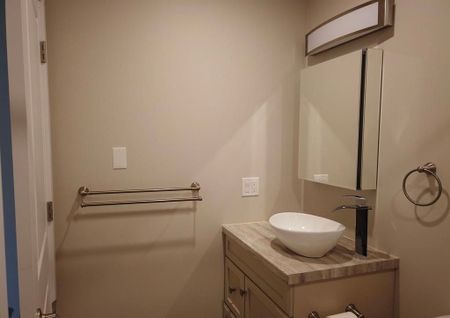 For Lease - 53 Collins Street Unit# #2, Collingwood, Ontario - Photo 2